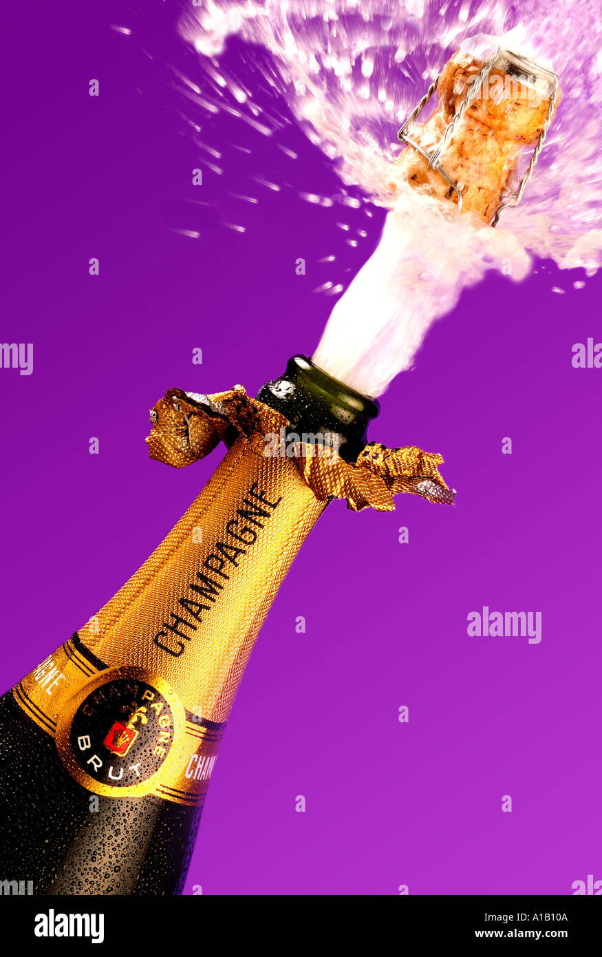 Шампанское. Выстрел шампанского. Бутылка шампанского. Взорвалась бутылка с шампанским. Шампанское взрывается.
