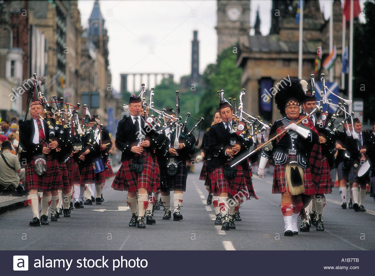 Веселая английская музыка. Эдинбургский фестиваль в Шотландии. Шотландцы Уэльс и валлийцы. Гэлы Шотландия. Музыкальная культура Англии.