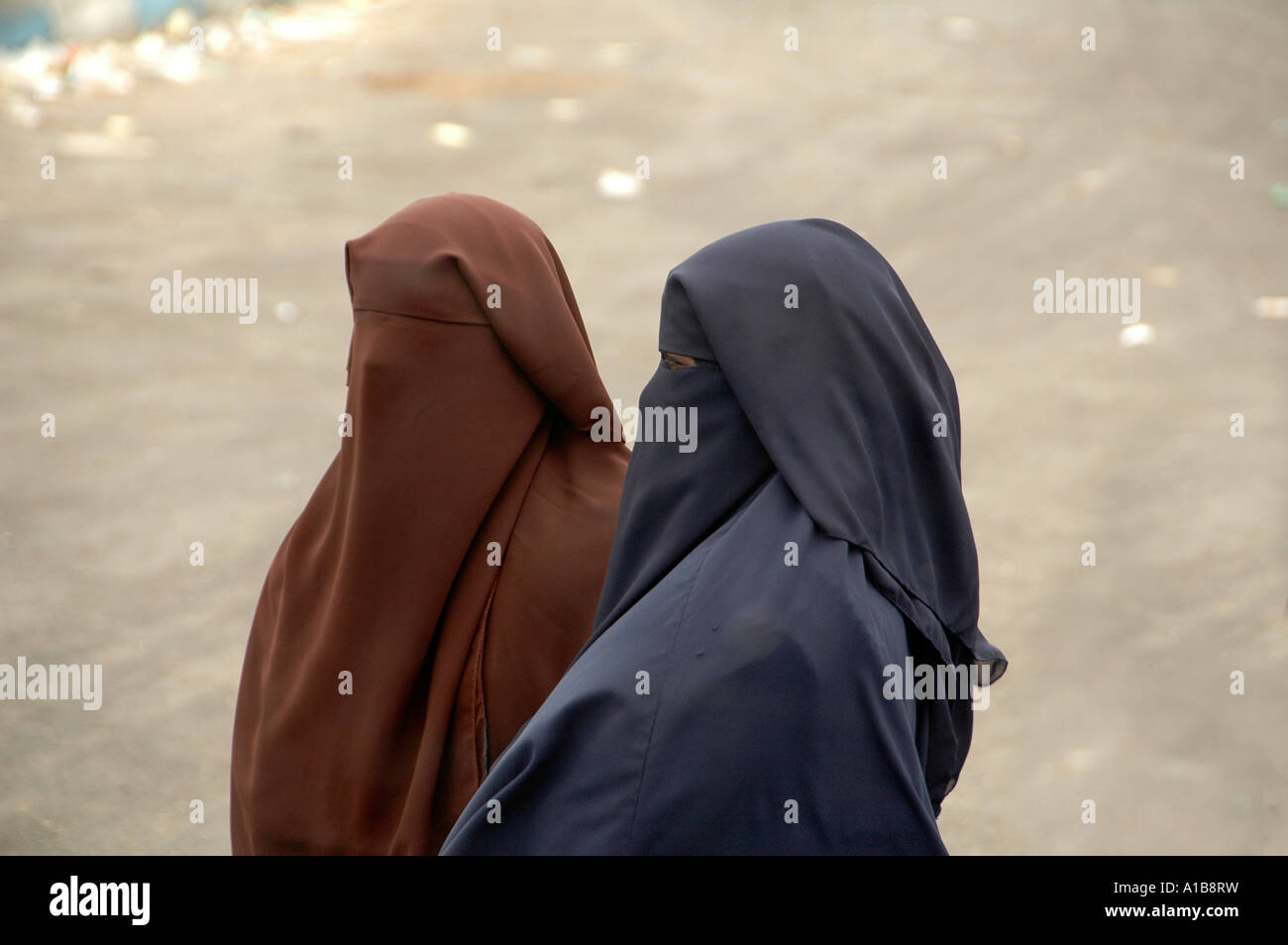 Full abaya and niqab hi-res stock photography and images - Alamy
