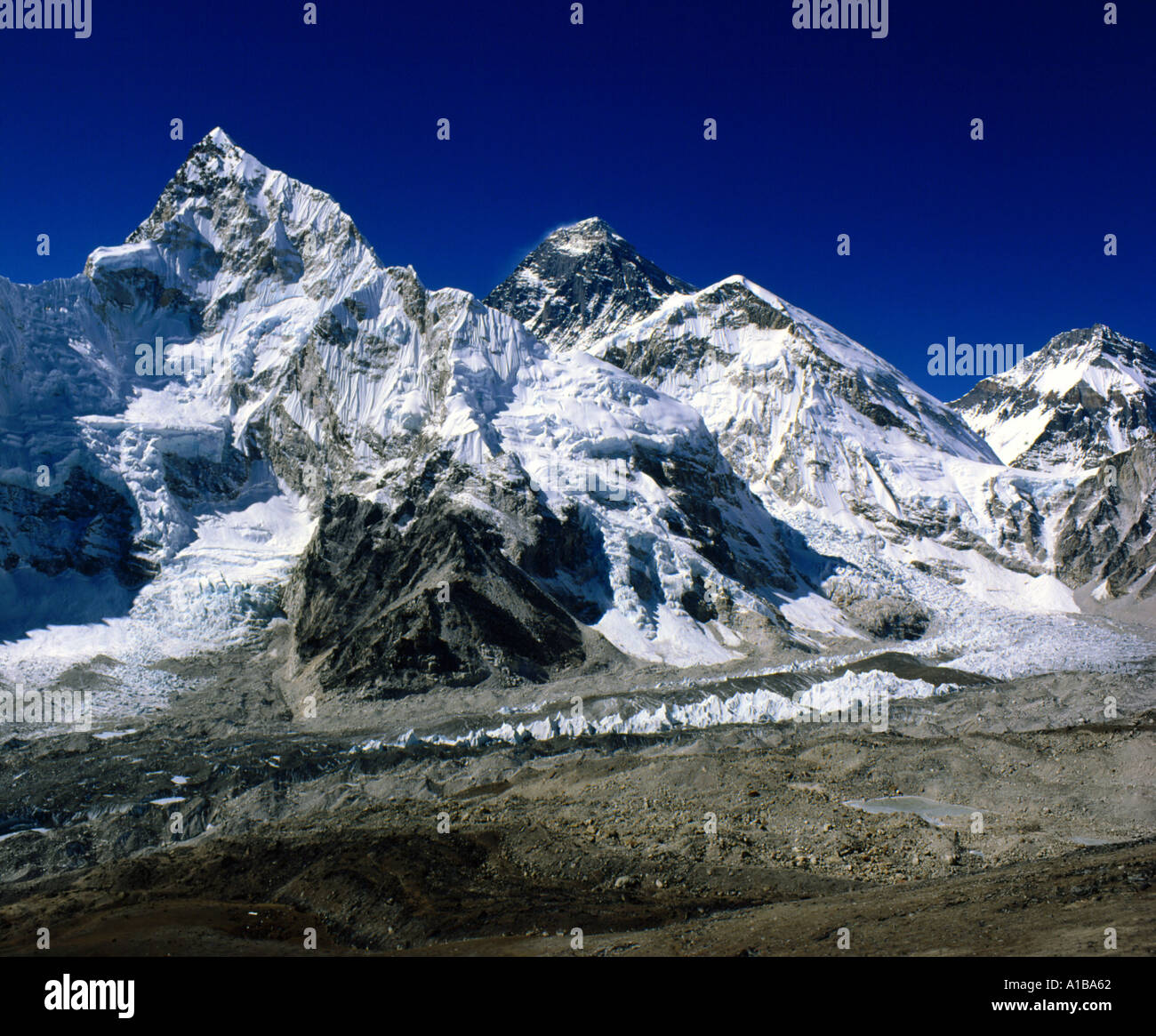 Mount Everest centre Nepal Asia T Laird Stock Photo - Alamy