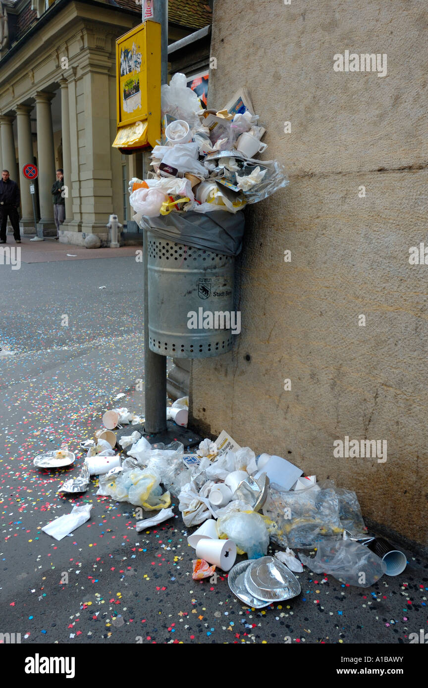 Overfull rubbish bin hi-res stock photography and images - Alamy