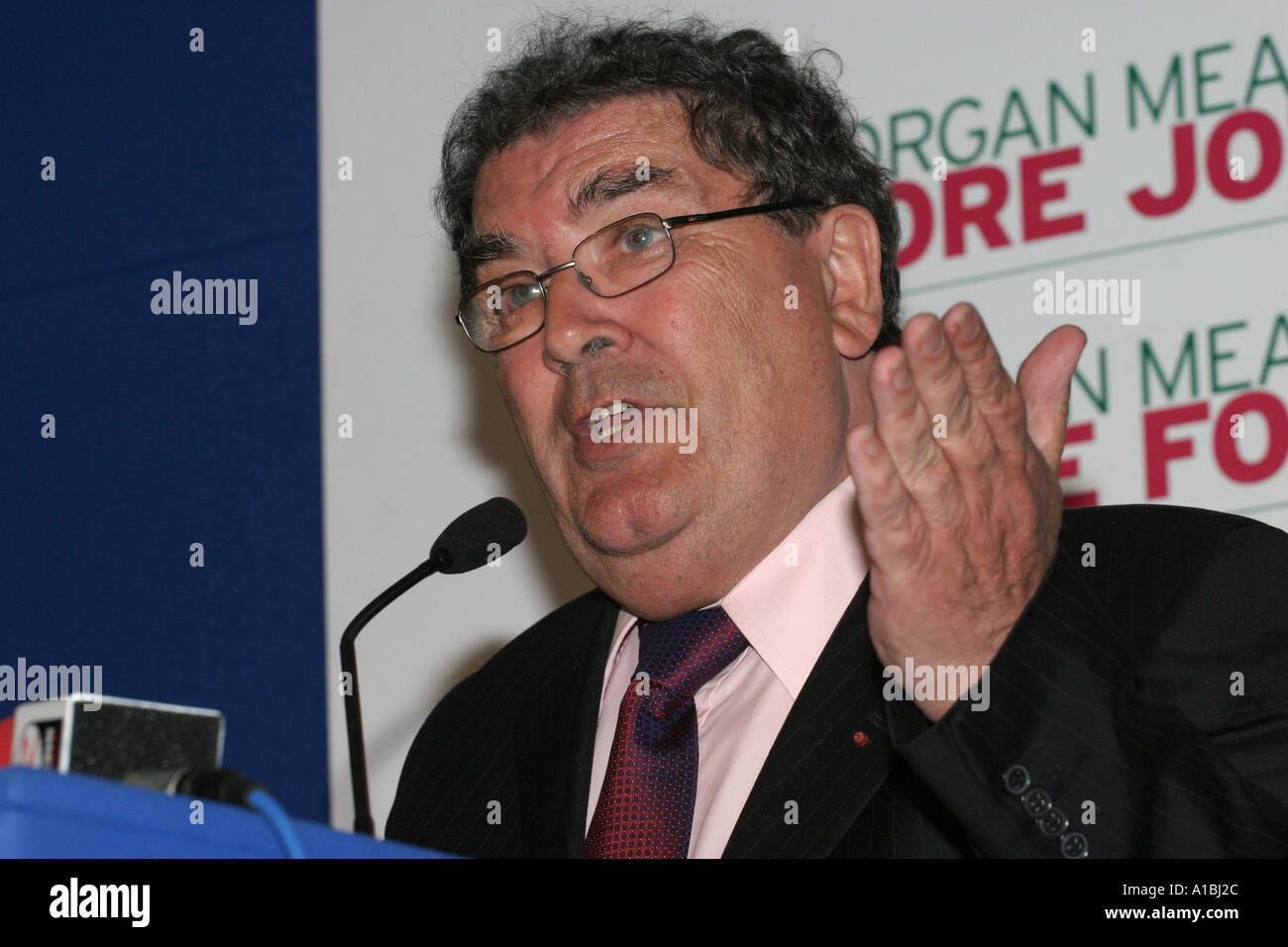 SDLP former leader nobel peace prize winner John Hume MP MEP MLA speaking and gesticulating at press conference in Belfast Northern Ireland Stock Photo