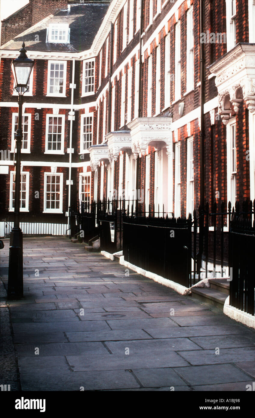 London 17th century houses hi-res stock photography and images - Alamy