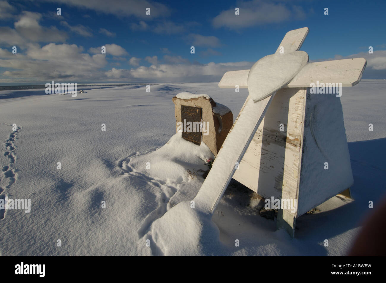 Memoriale Inuit Ice boat memorial hi-res stock photography and images - Alamy