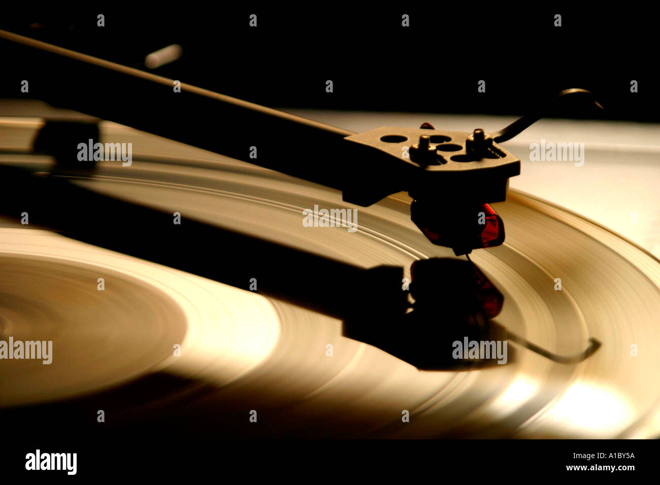 Tonearm hires stock photography and images Alamy