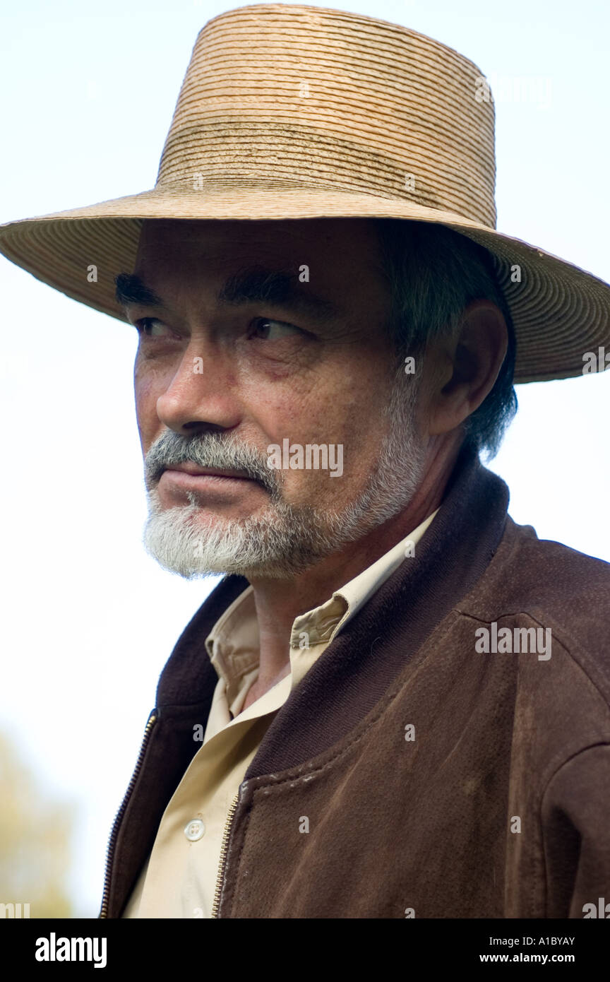 Old man straw hat beard hi-res stock photography and images - Alamy