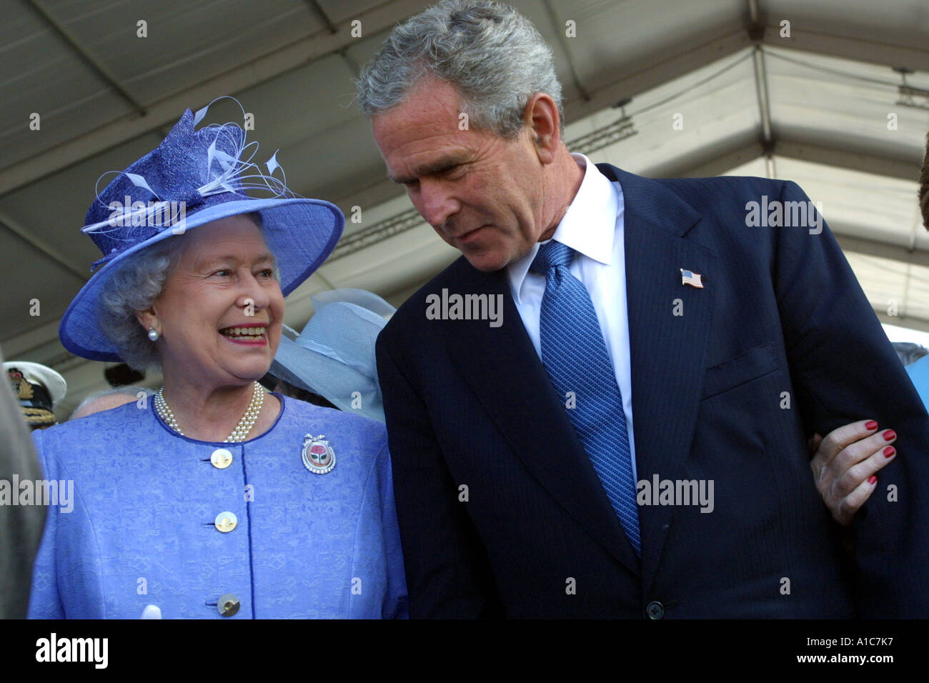 Queen Elizabeth II George Bush 60th anniversary of Invation to Normandy 06 06 2004 Stock Photo
