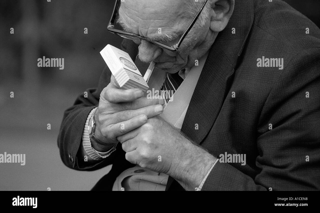 Cigarette packet Black and White Stock Photos & Images Alamy