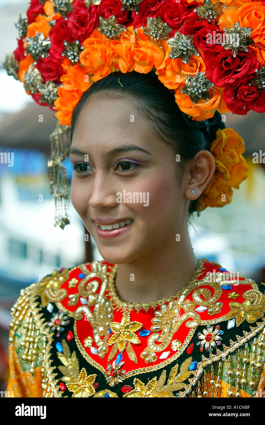 Traditional malaysian attire for woman hi-res stock photography and ...