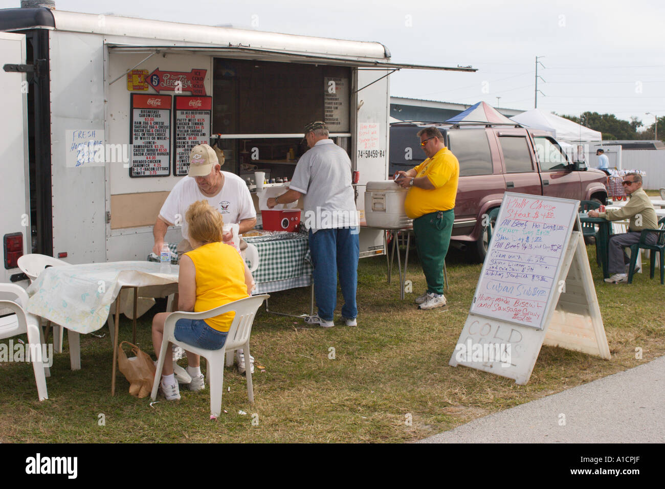 Portable sandwich vendor serves customers at flea market in Eustis