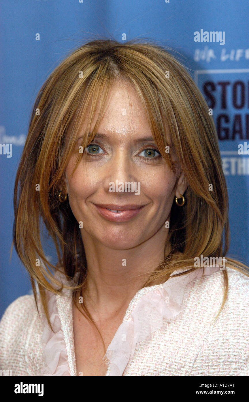 Rosanna Arquette jokes with the media after arriving at the Kennedy Center for the Performing Arts. Stock Photo