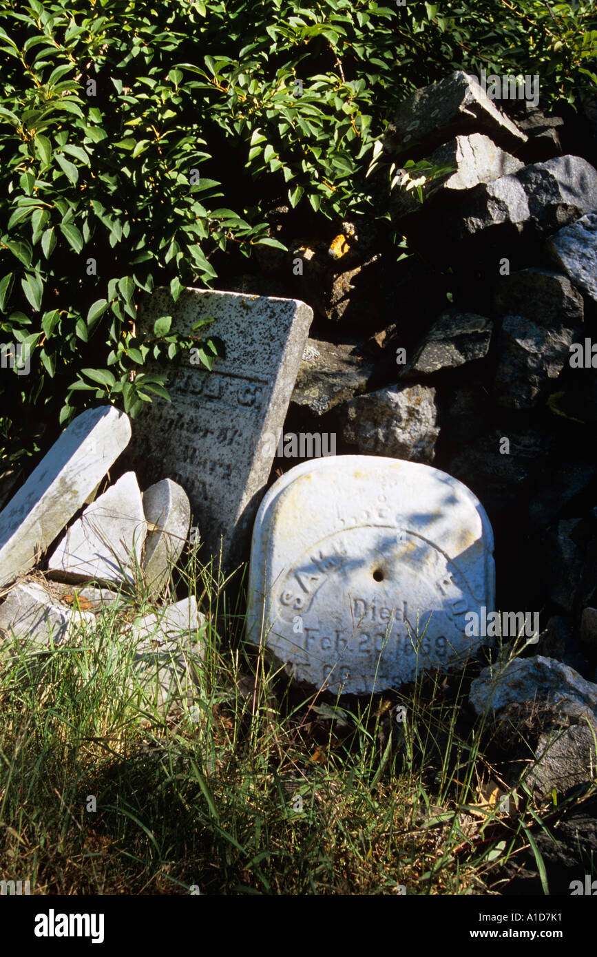 Broken old headstones in graveyard hi-res stock photography and images ...