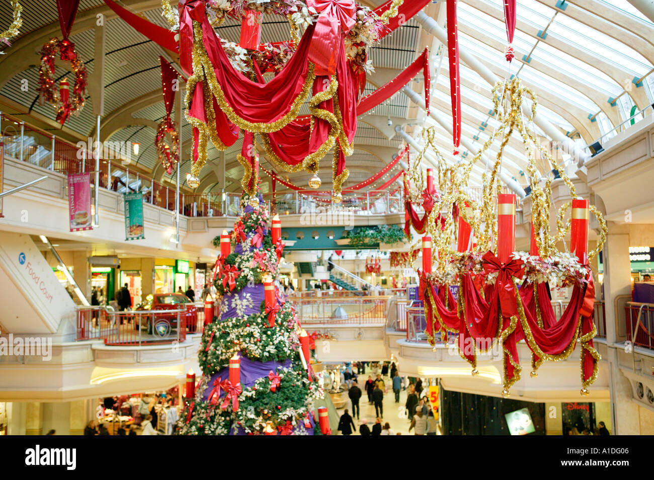 Christmas Decorations Shopping Mall UK Stock Photo - Alamy