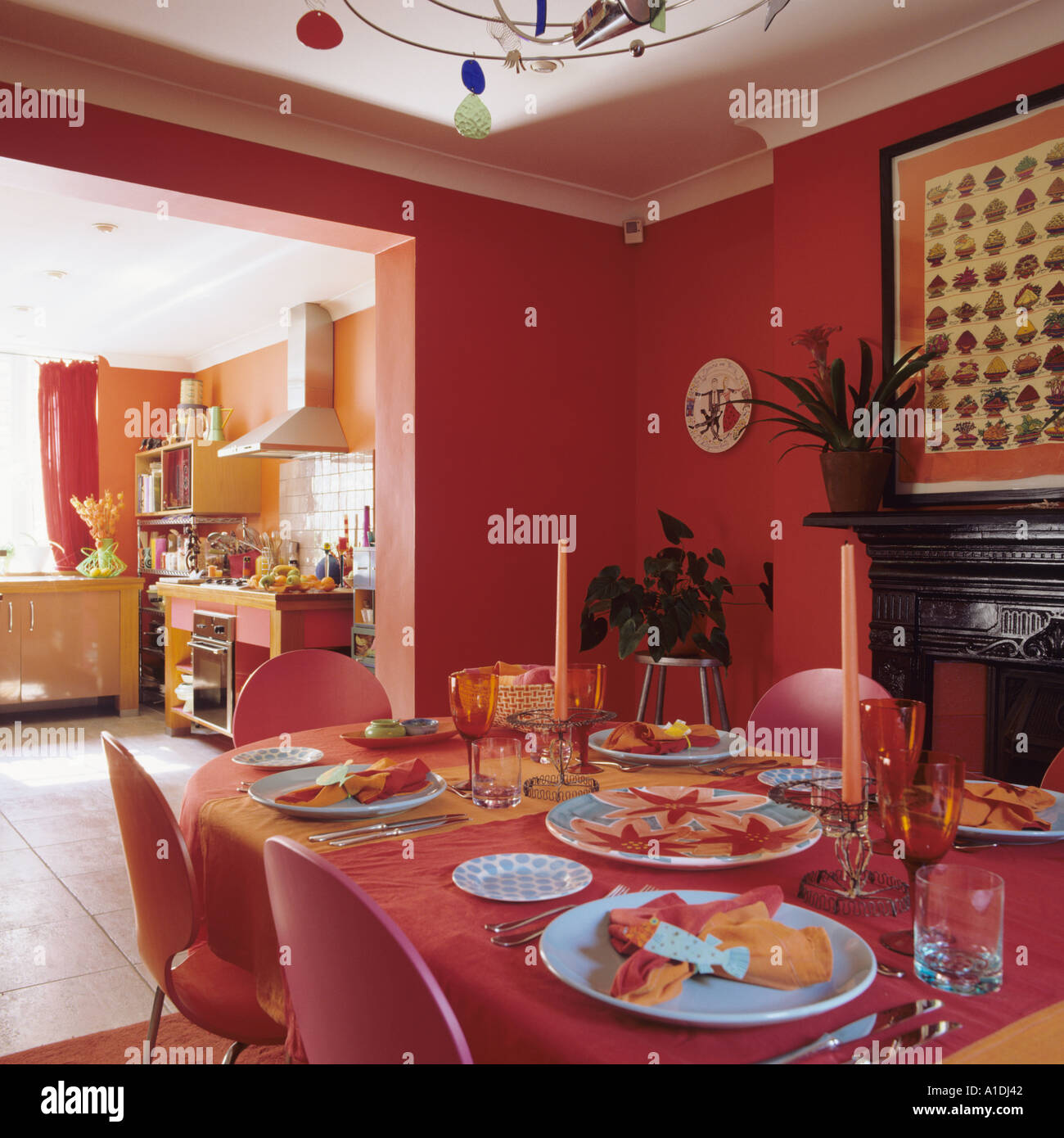 Bright open-plan dining room and kitchen Stock Photo - Alamy