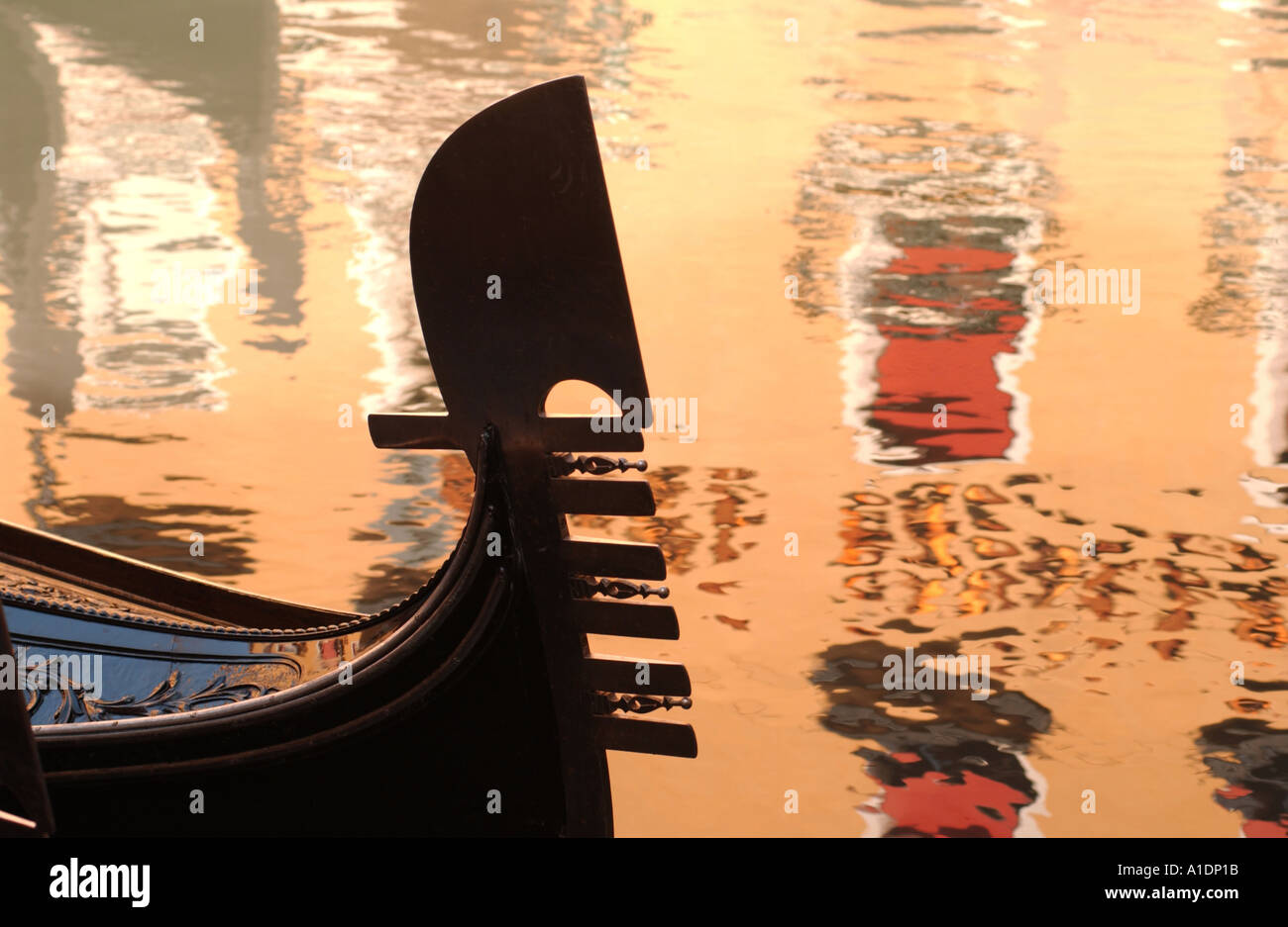 Venetian gondola end hi-res stock photography and images - Alamy