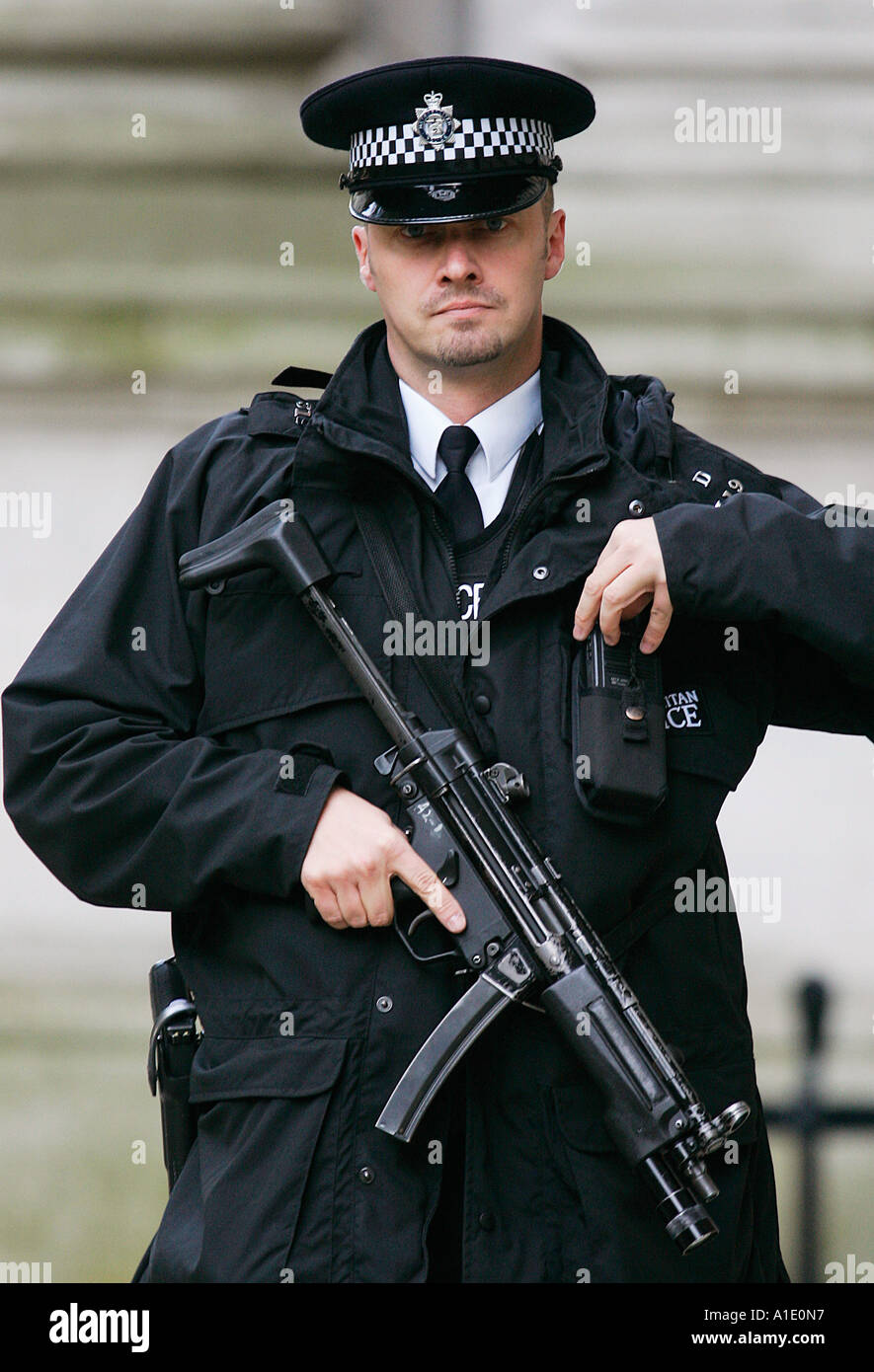 Metropolitan police armed hi-res stock photography and images - Alamy