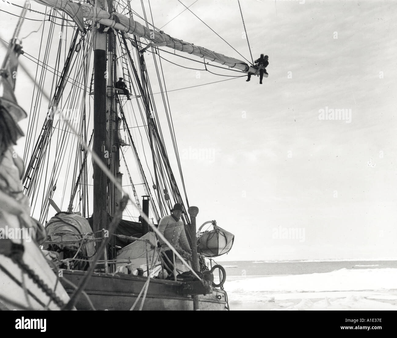 Frank Hurley aloft Ernest Shackleton on deck of the Endurance Imperial Trans Antarctic Expedition Stock Photo
