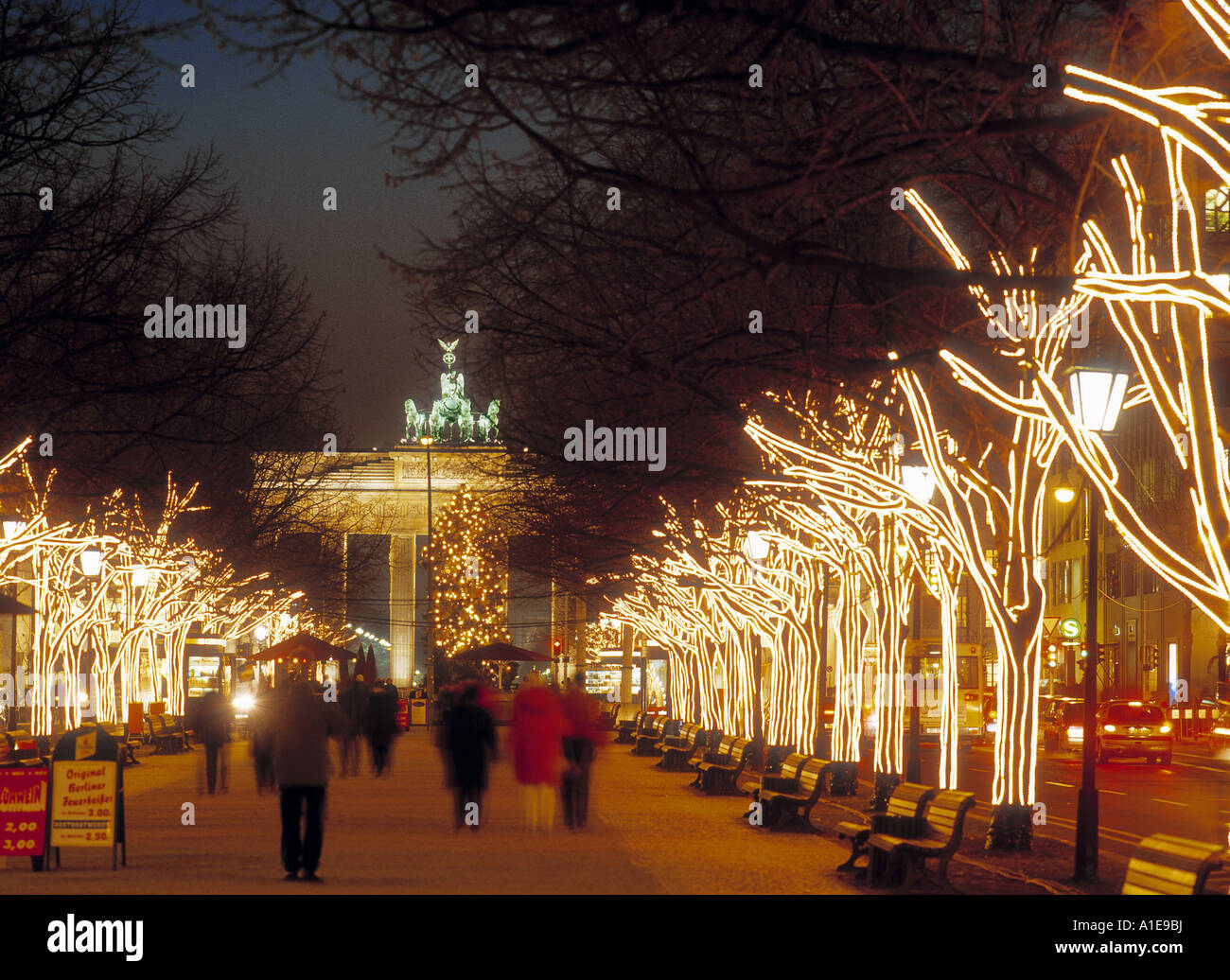 the Brandenburg Gate in Berlin during christmas time, Unter den Linden
