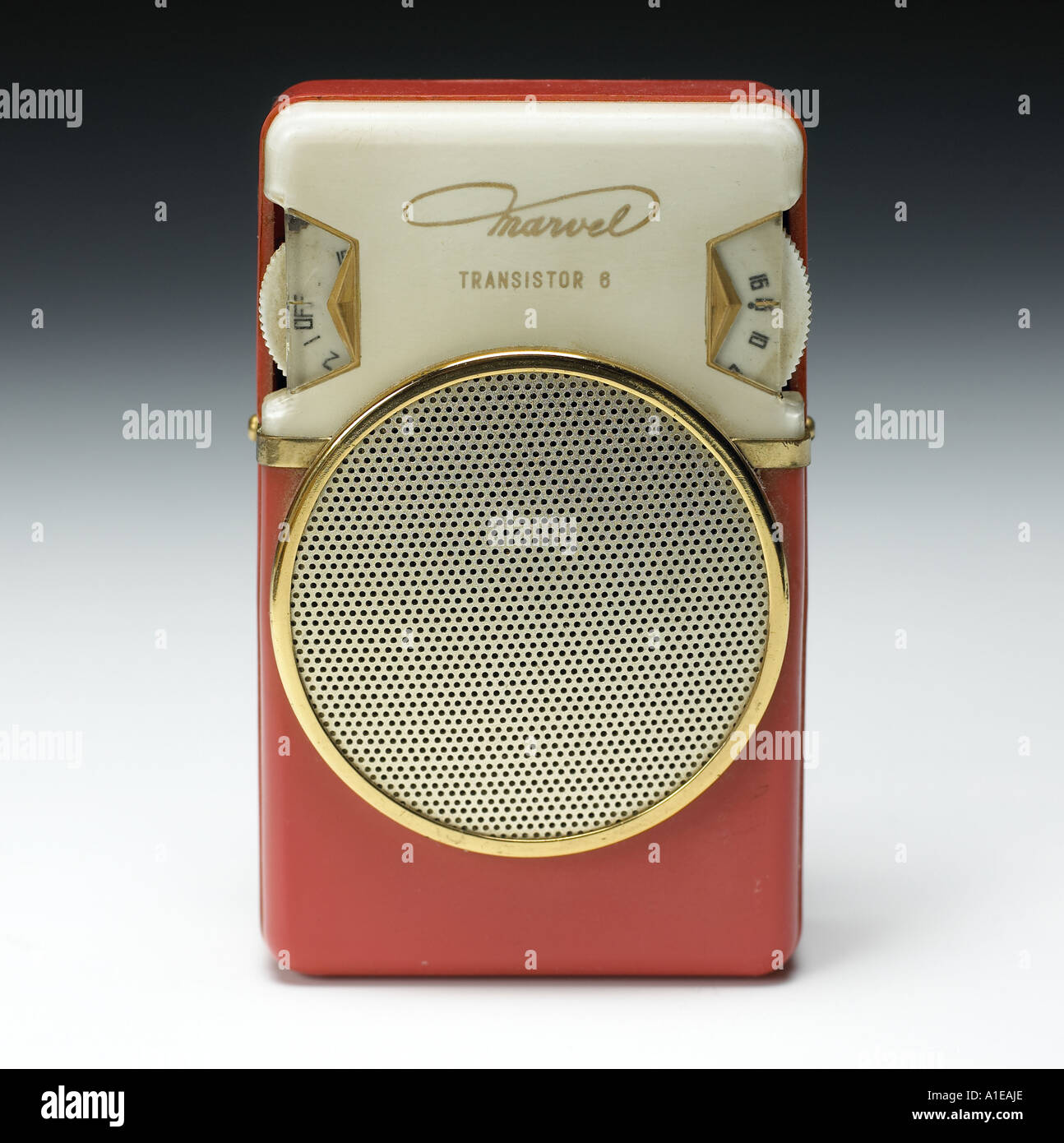 Transistor radio 1950s hi-res stock photography and images - Alamy