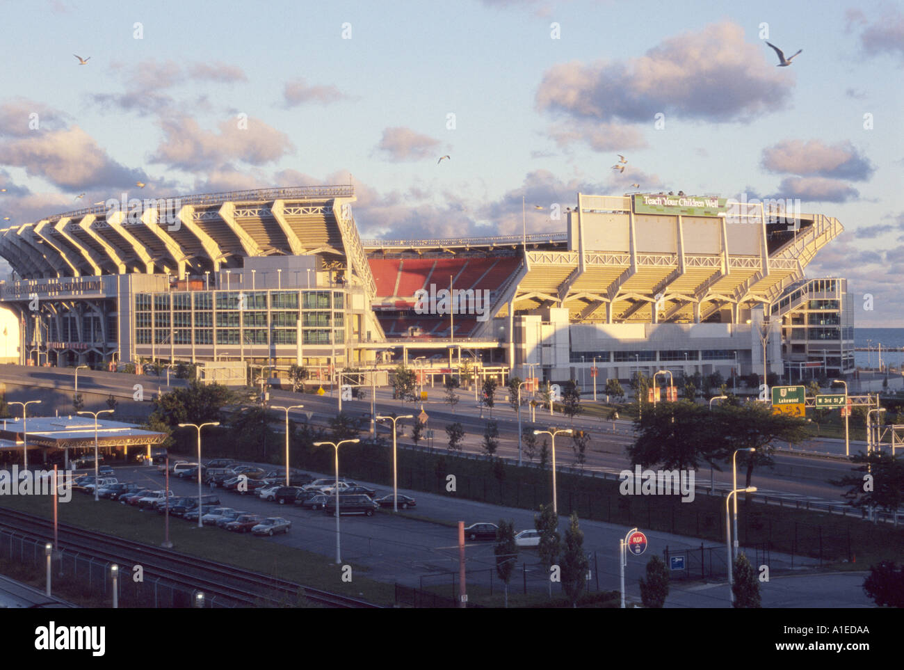 Cleveland browns stadium hi-res stock photography and images - Alamy