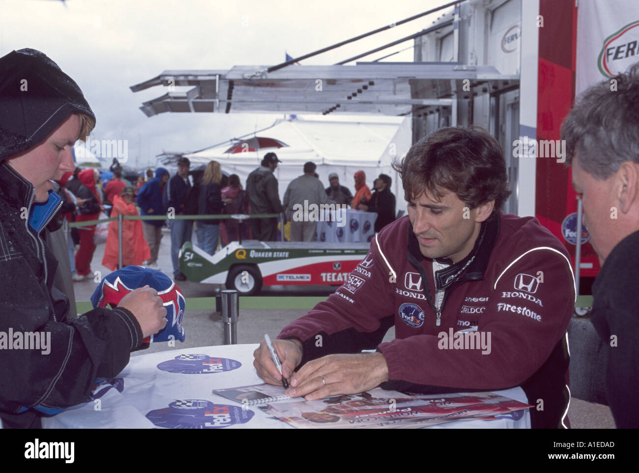 Alex Zanardi signing autographs at Milwaukee 2001 Stock Photo