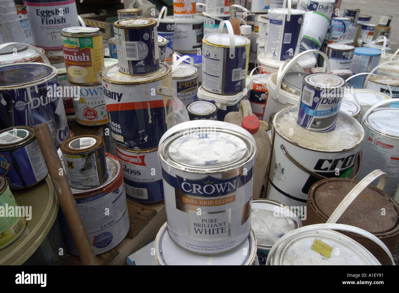 Tins of paint and recycling hi-res stock photography and images