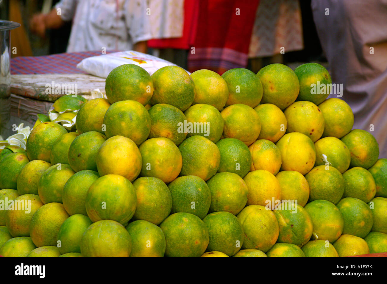 Heap of green yellow limes Stock Photo - Alamy