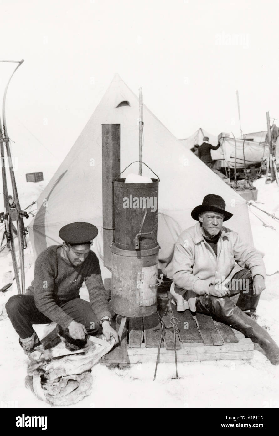 Ernest Shackleton and Frank Hurley skinning penguin at Patience Camp Imperial Trans Antarctic Expedition Stock Photo