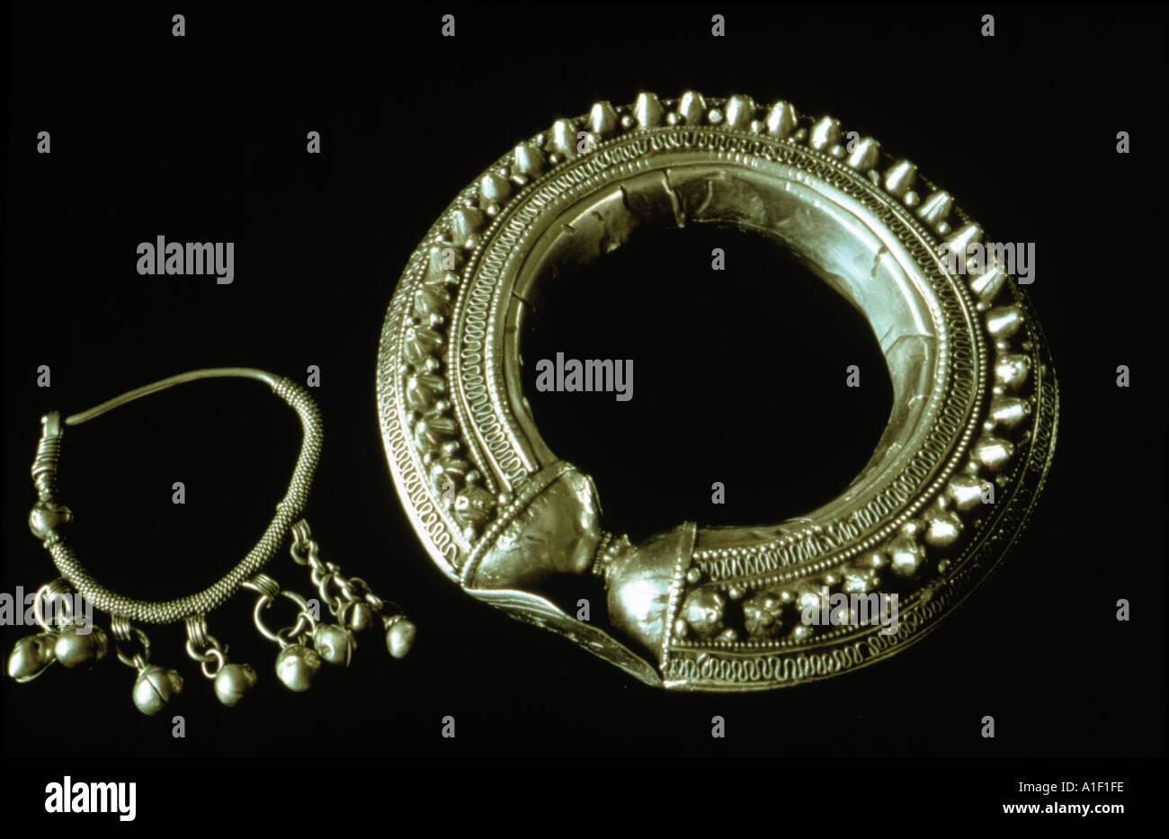 Heavy silver ankle bracelet Bedouin jewellery from Saudi Arabia Stock 