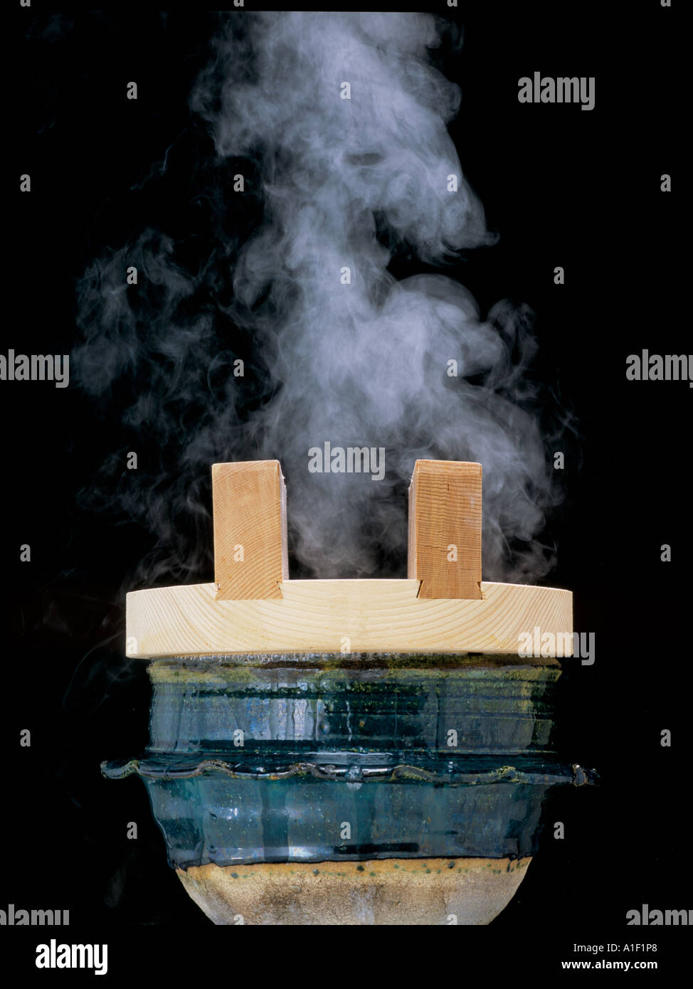Japanese kettle rice hi-res stock photography and images - Alamy
