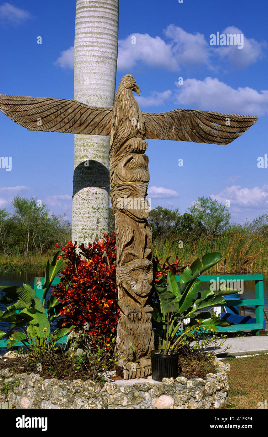 Totem pole at a Miccosukee Indian Village in Florida Stock Photo Alamy