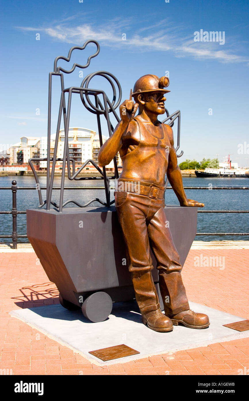 Cardiff bay statues hires stock photography and images Alamy
