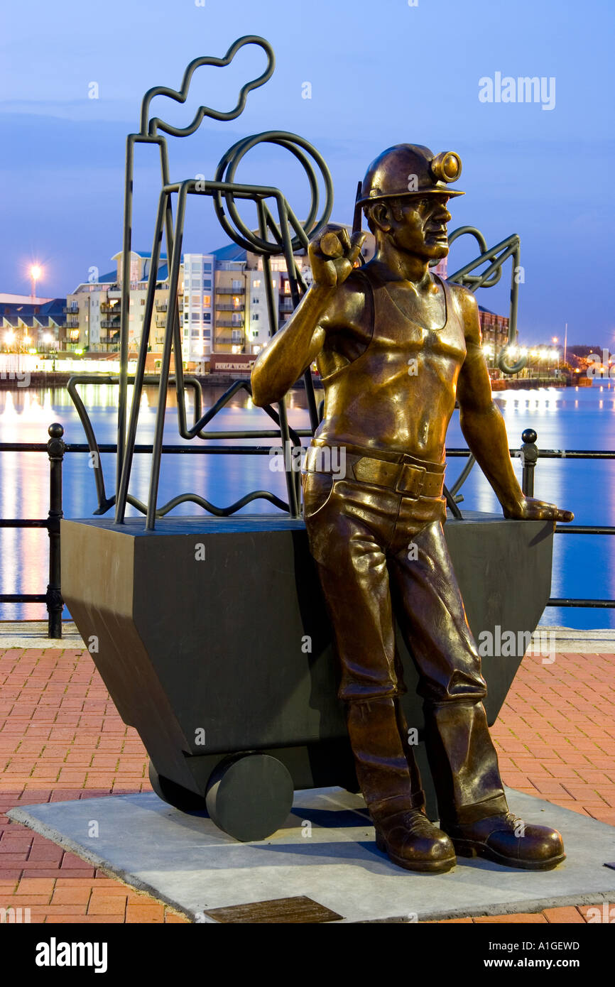 Cardiff bay statues hires stock photography and images Alamy