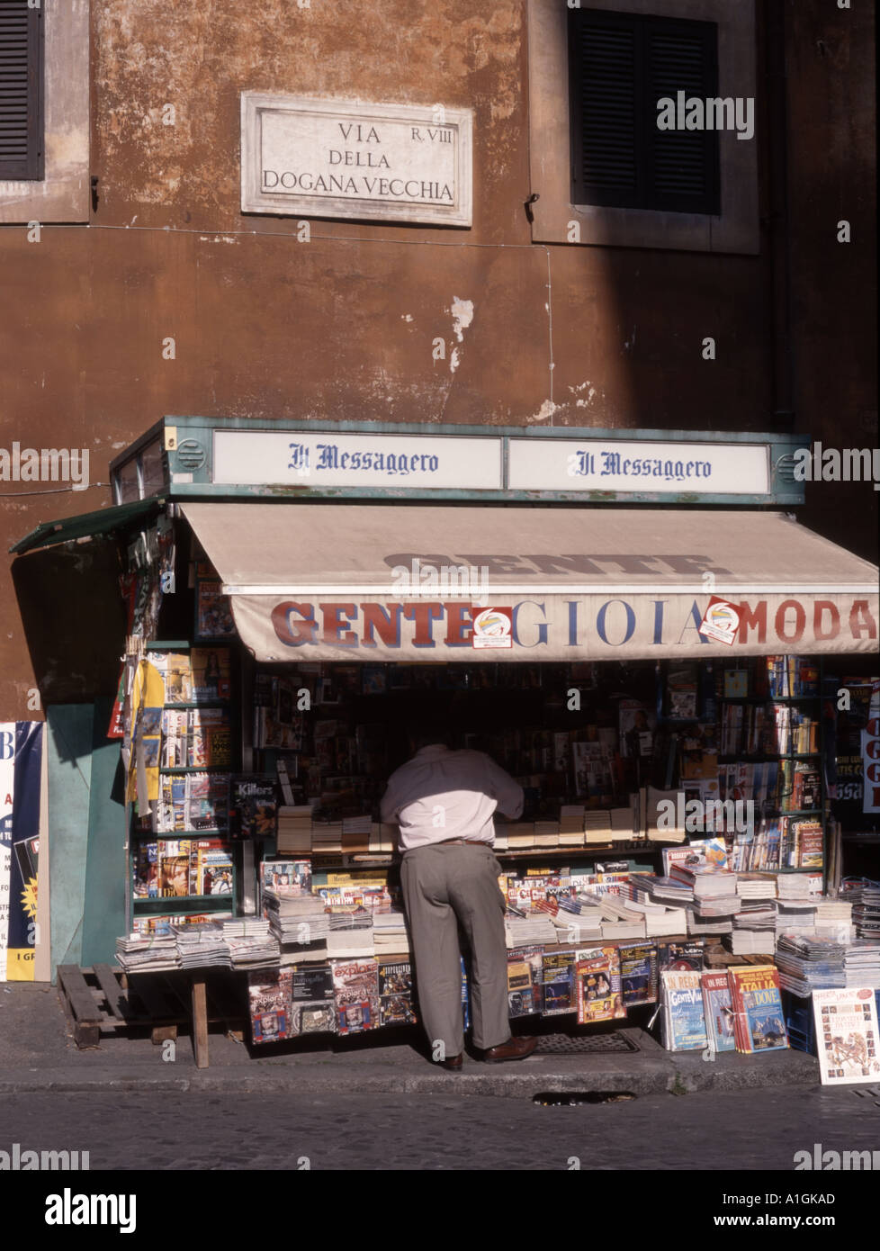 Rome, Lazio, Italy. Newspaper stand on Via Della Dogana Cecchia Stock Photo