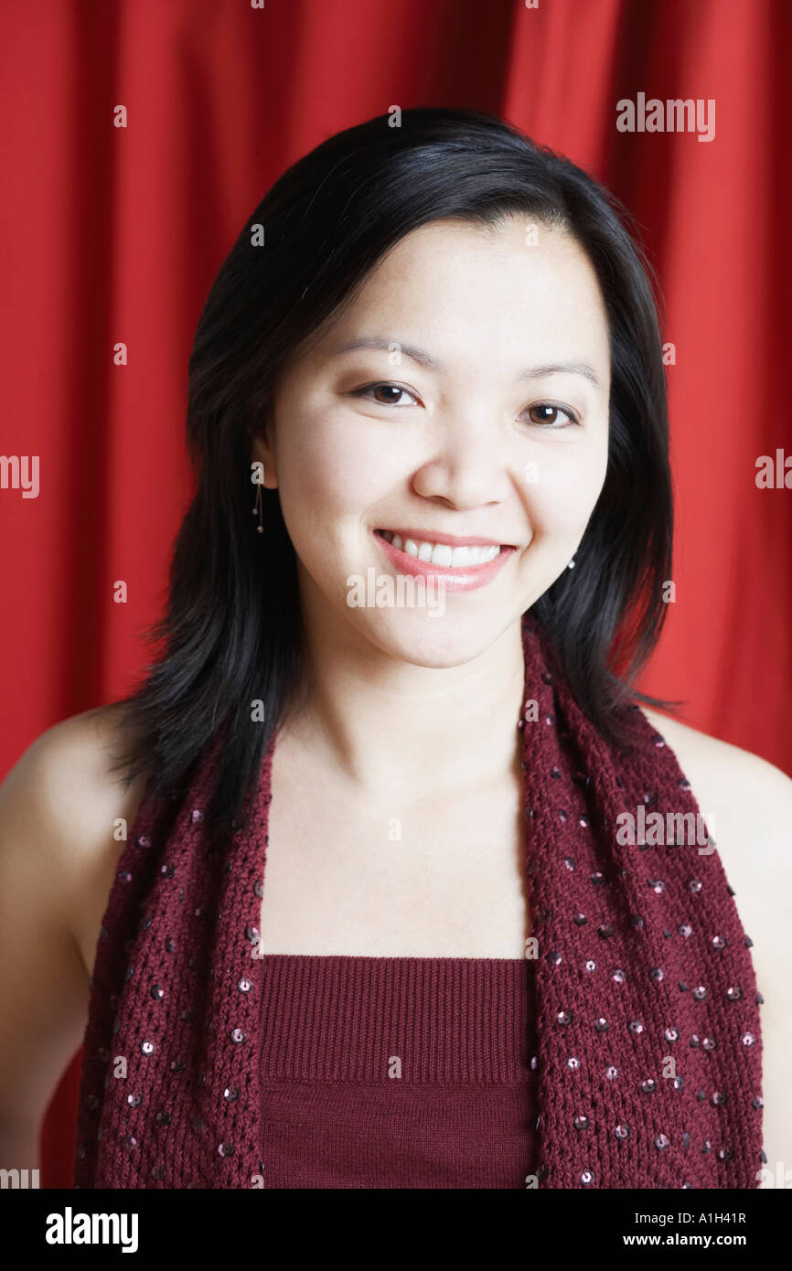 Portrait of a young woman smiling Stock Photo - Alamy
