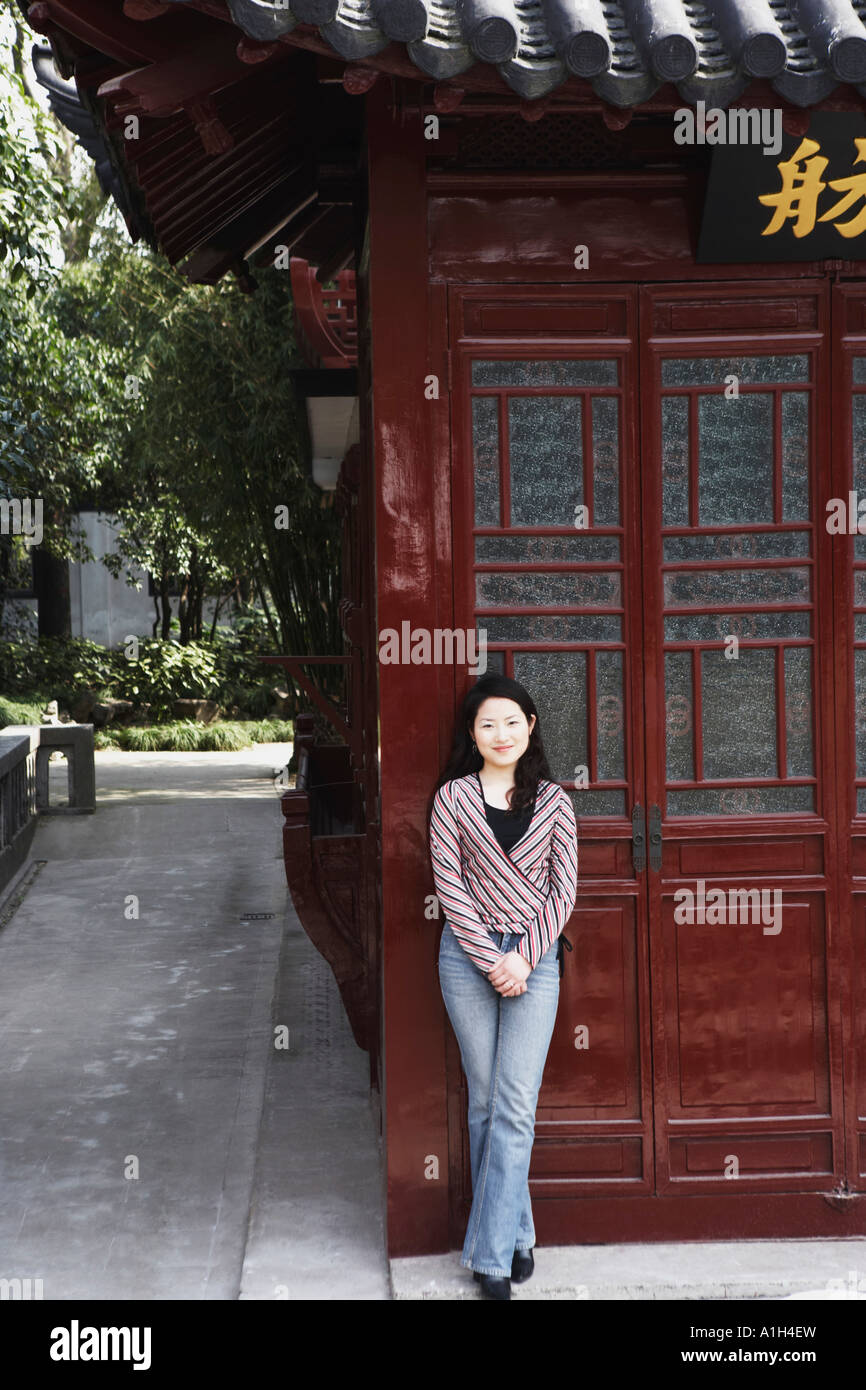 Portrait of a young woman smiling Stock Photo - Alamy