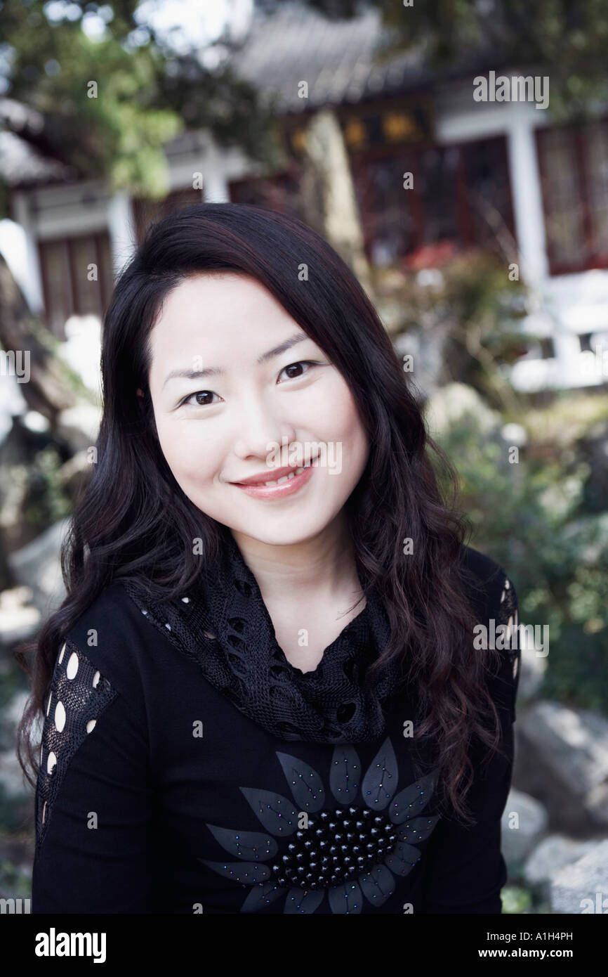 Portrait of a young woman smiling Stock Photo - Alamy