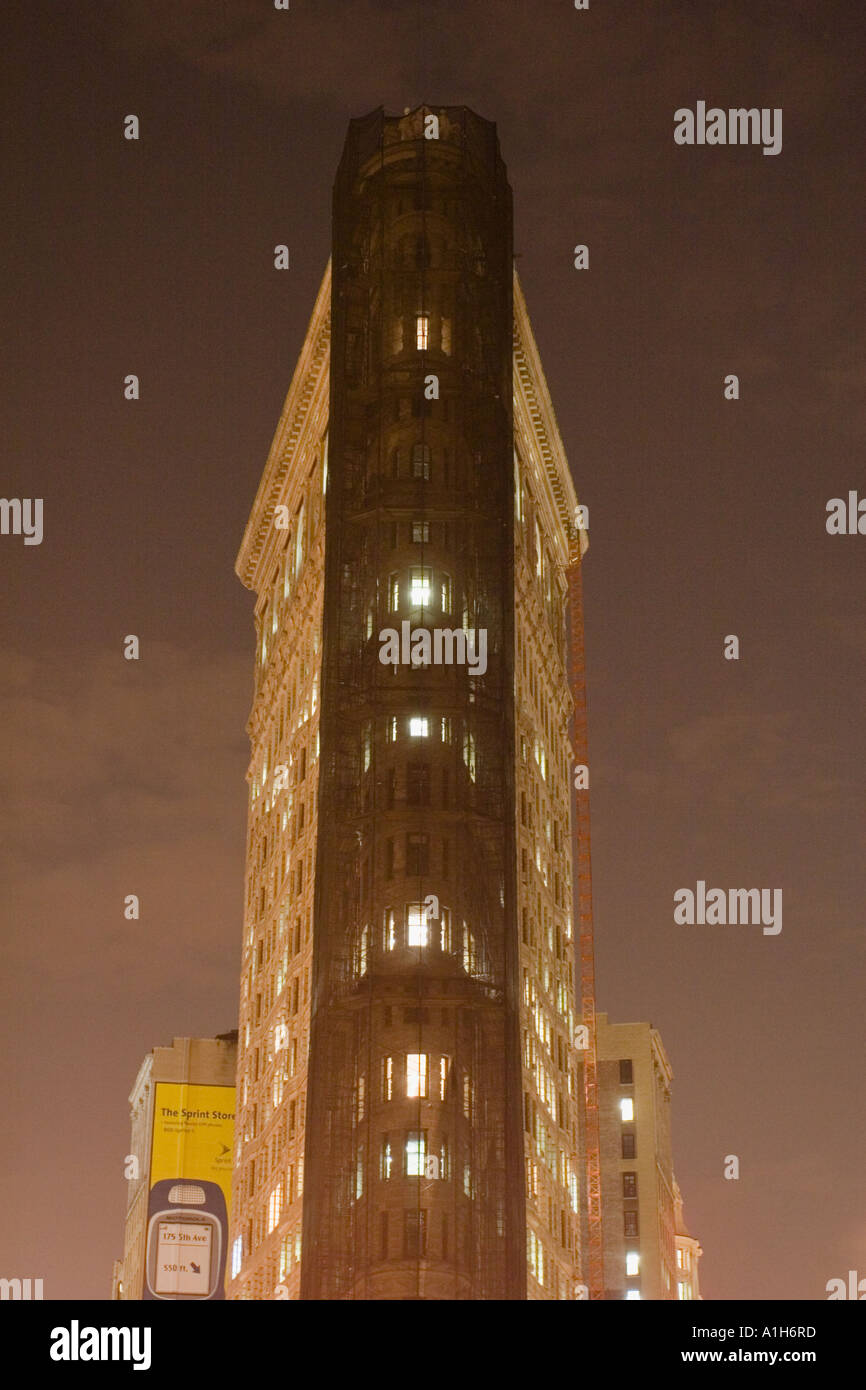 The Flatiron Building undergoing renovations December 2005 Broadway New ...