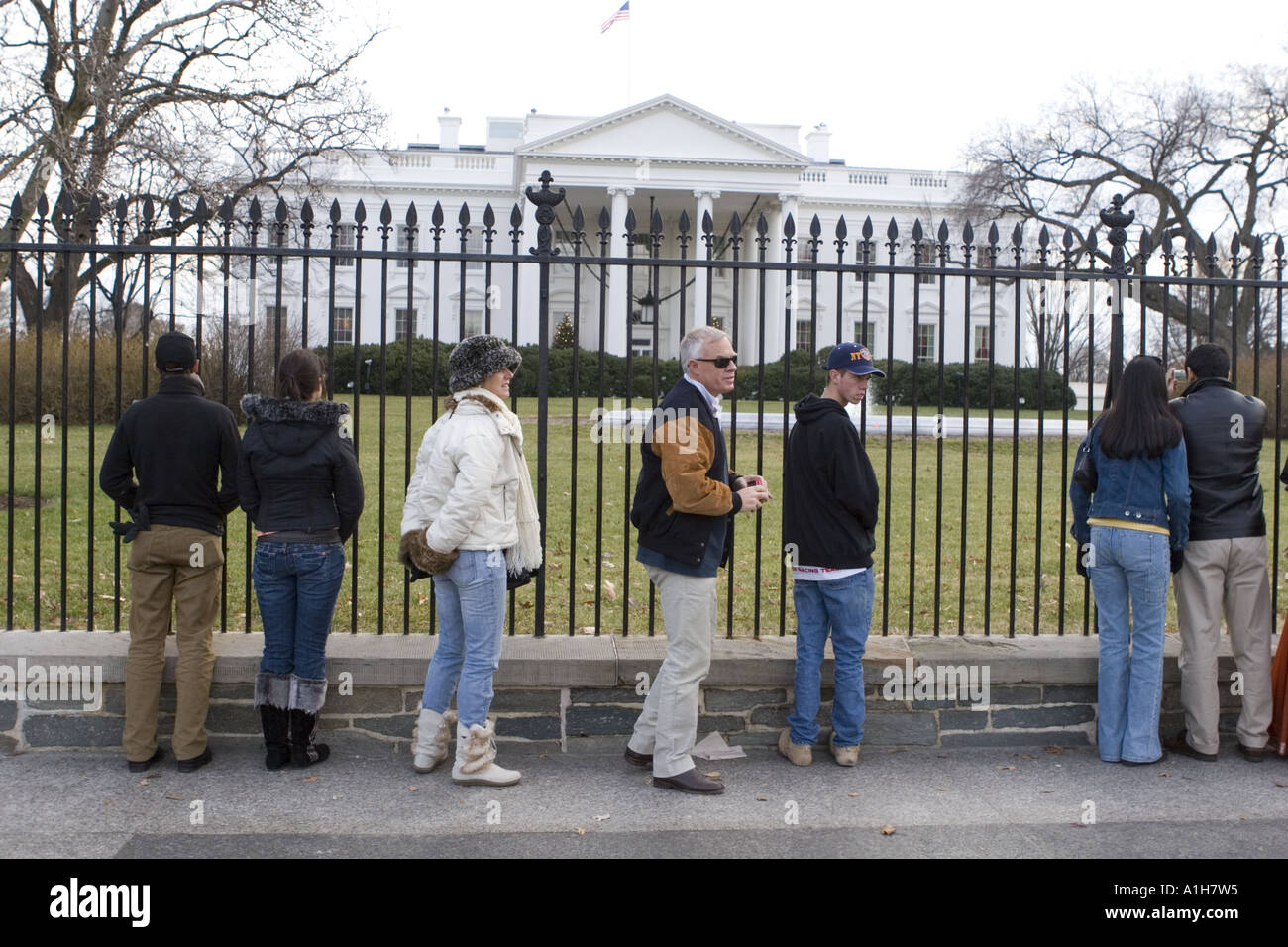 White house tourists hi-res stock photography and images - Alamy