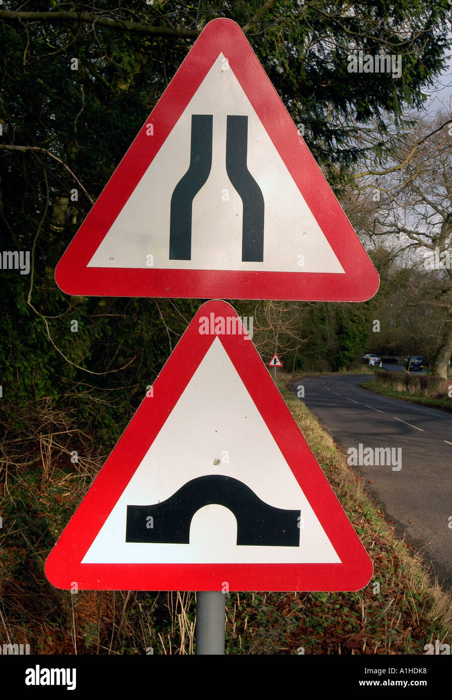 Hump bridge uk road sign hi-res stock photography and images - Alamy