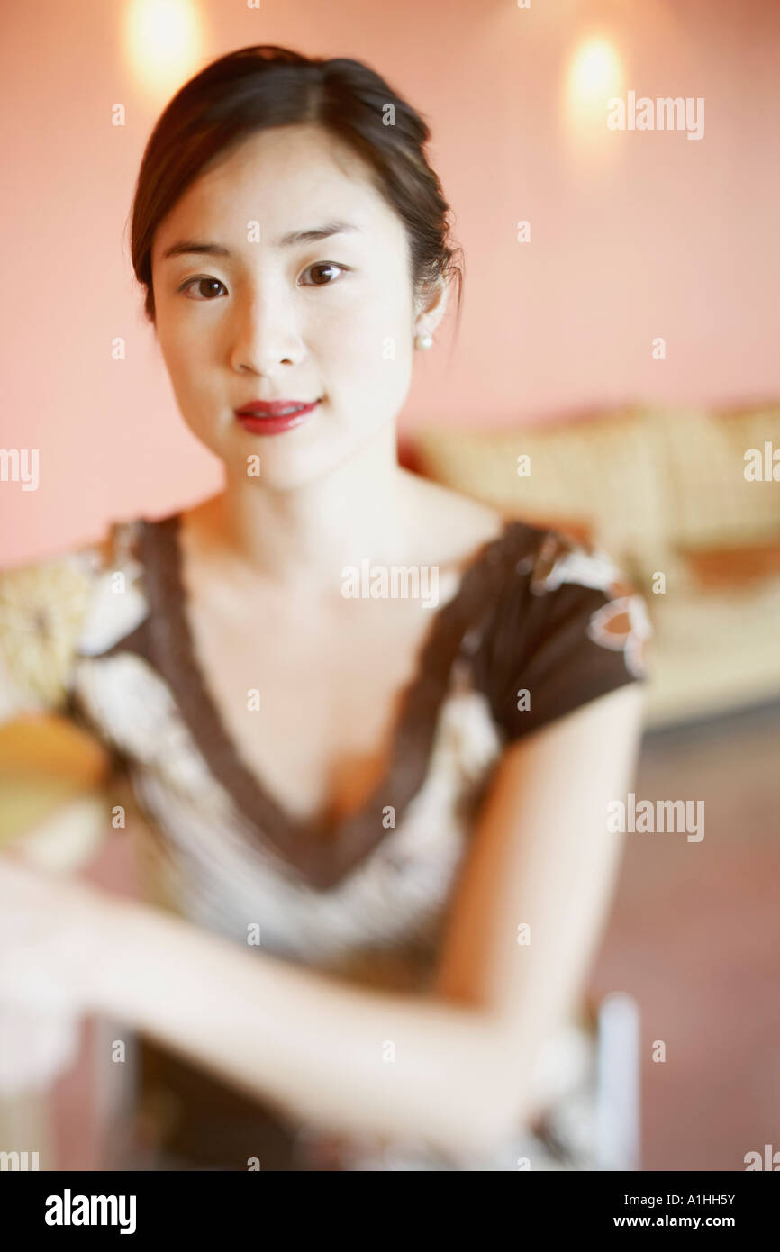 Portrait of a young woman smiling Stock Photo - Alamy