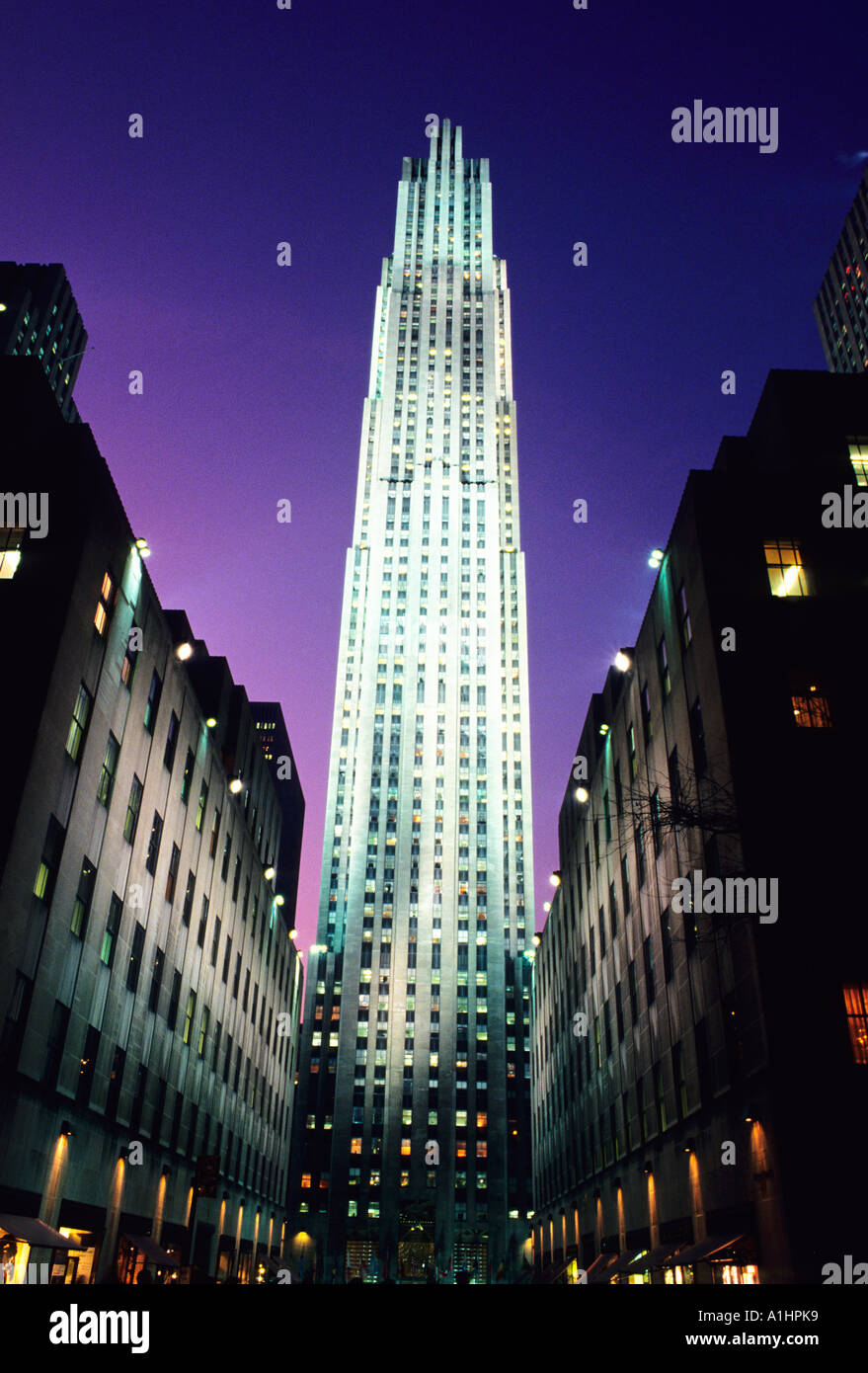 USA New York City 30 Rockefeller Center or 30 Rock, (Comcast Building) (GE Building) (RCA Building), illuminated at night. National Historic Landmark Stock Photo