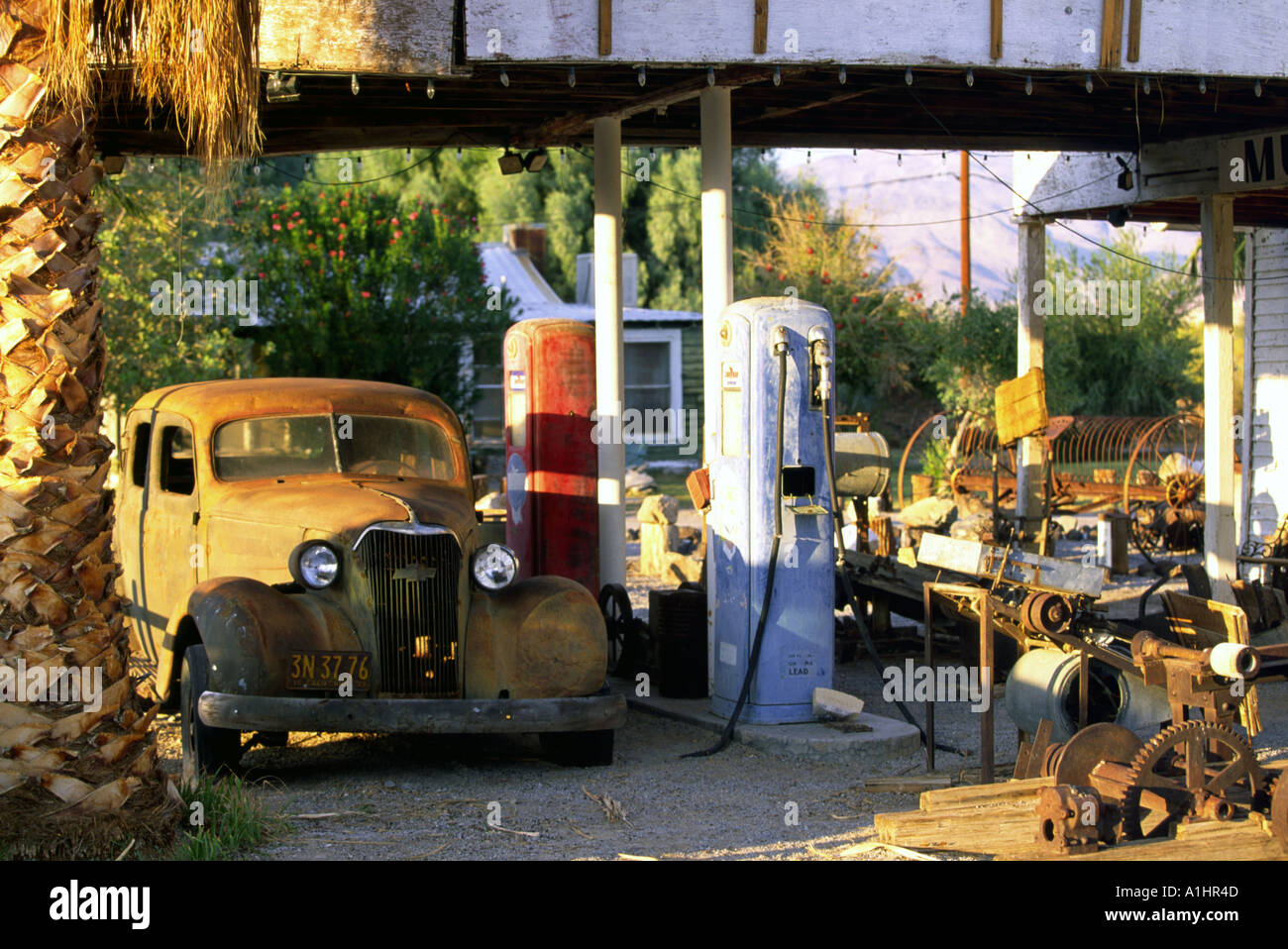 Closed down old antique gasoline pump in Gas station in Shoshone