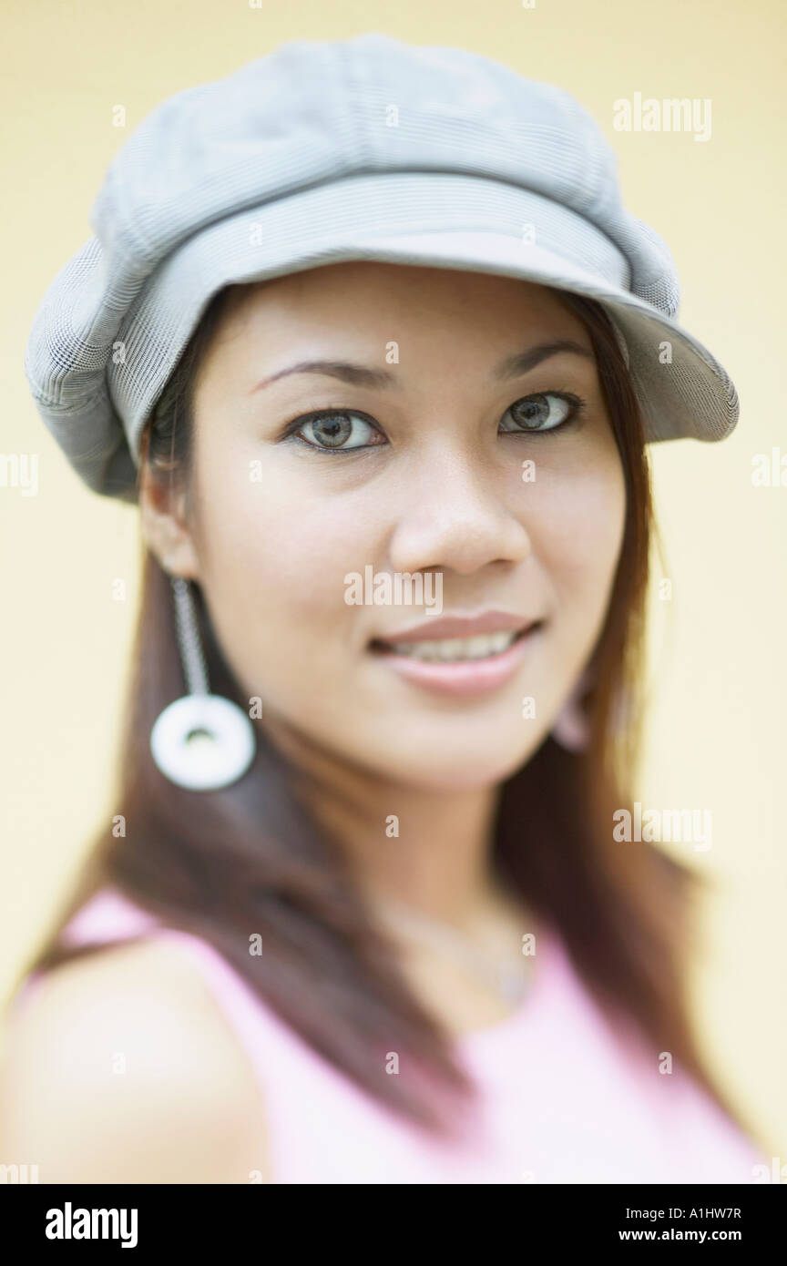 Portrait of a young woman smiling Stock Photo - Alamy
