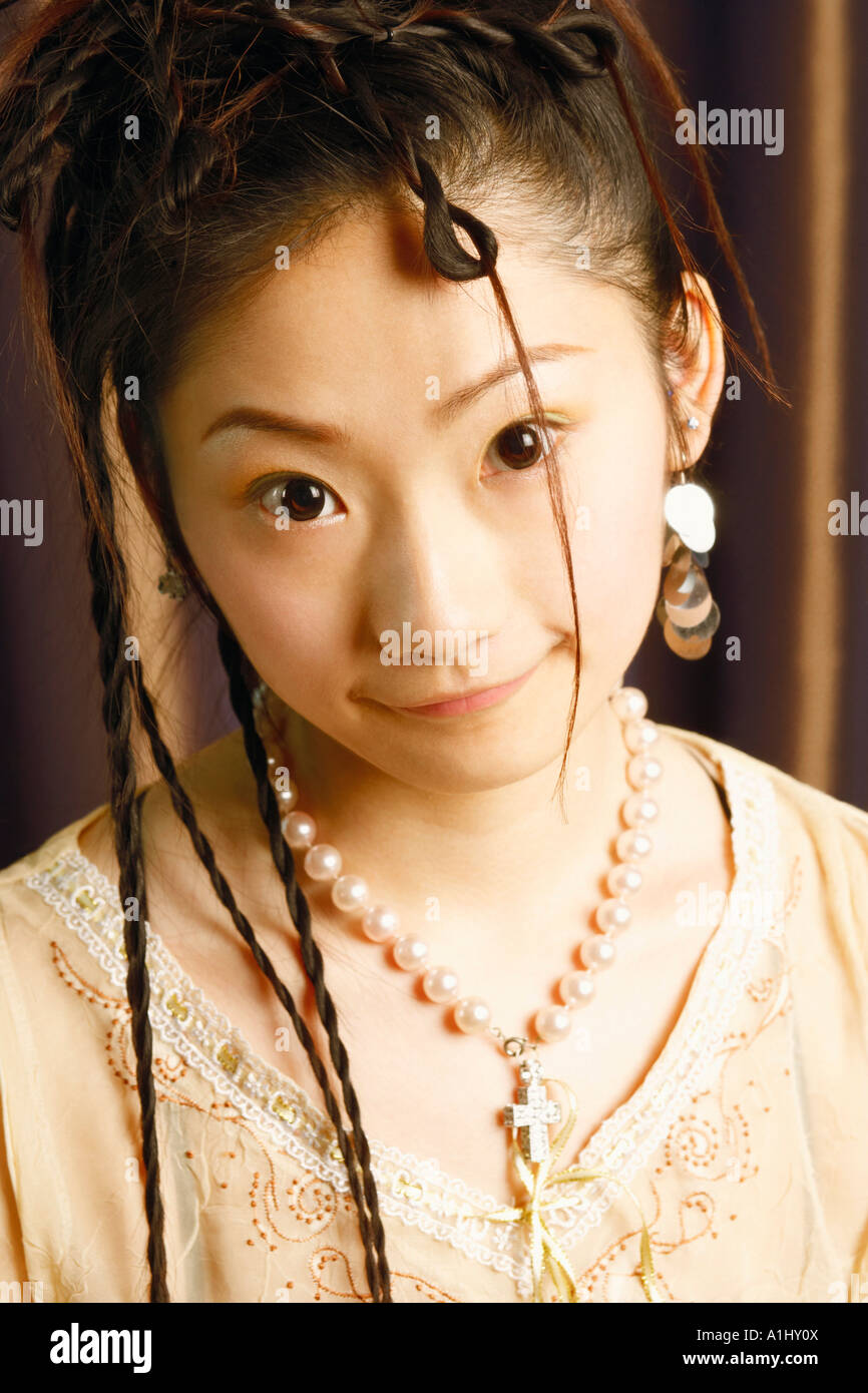 Portrait of a young woman smiling Stock Photo - Alamy