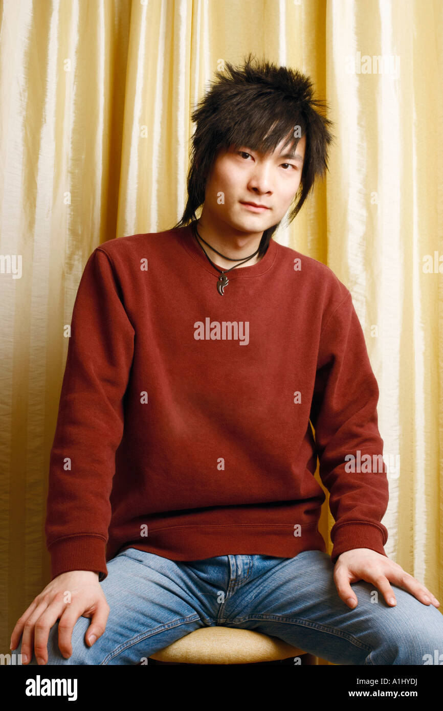 Man sitting on stool hi-res stock photography and images - Alamy