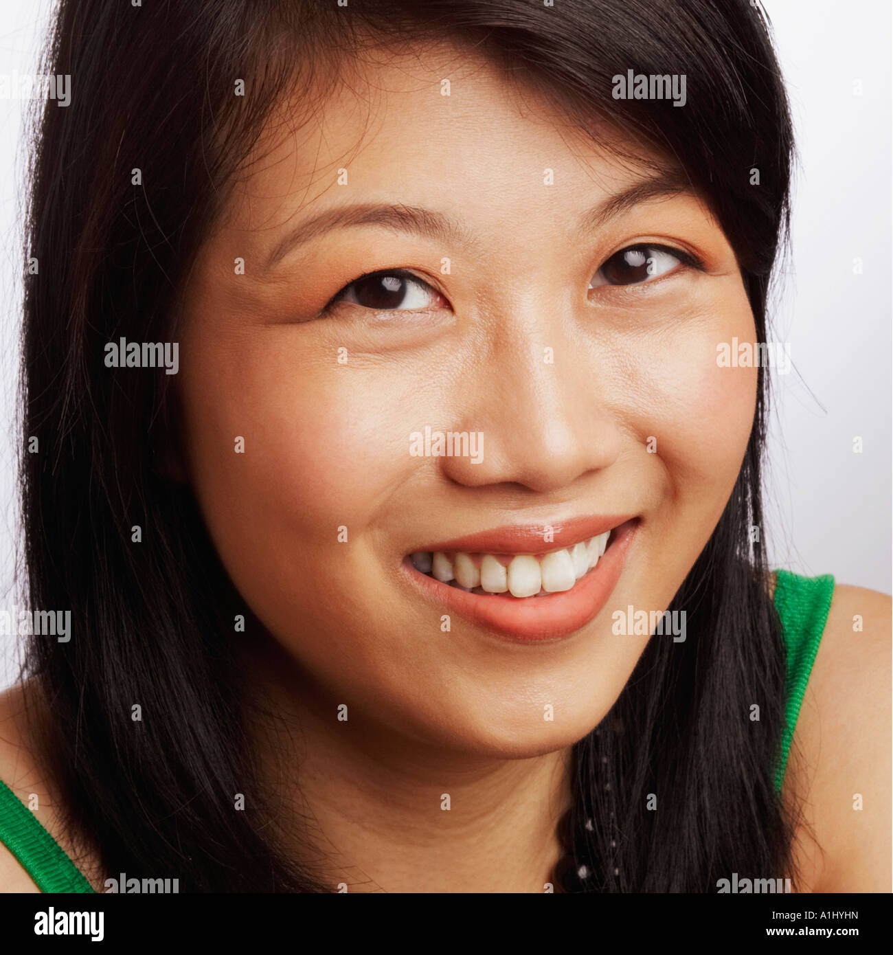Portrait of a young woman smiling Stock Photo - Alamy