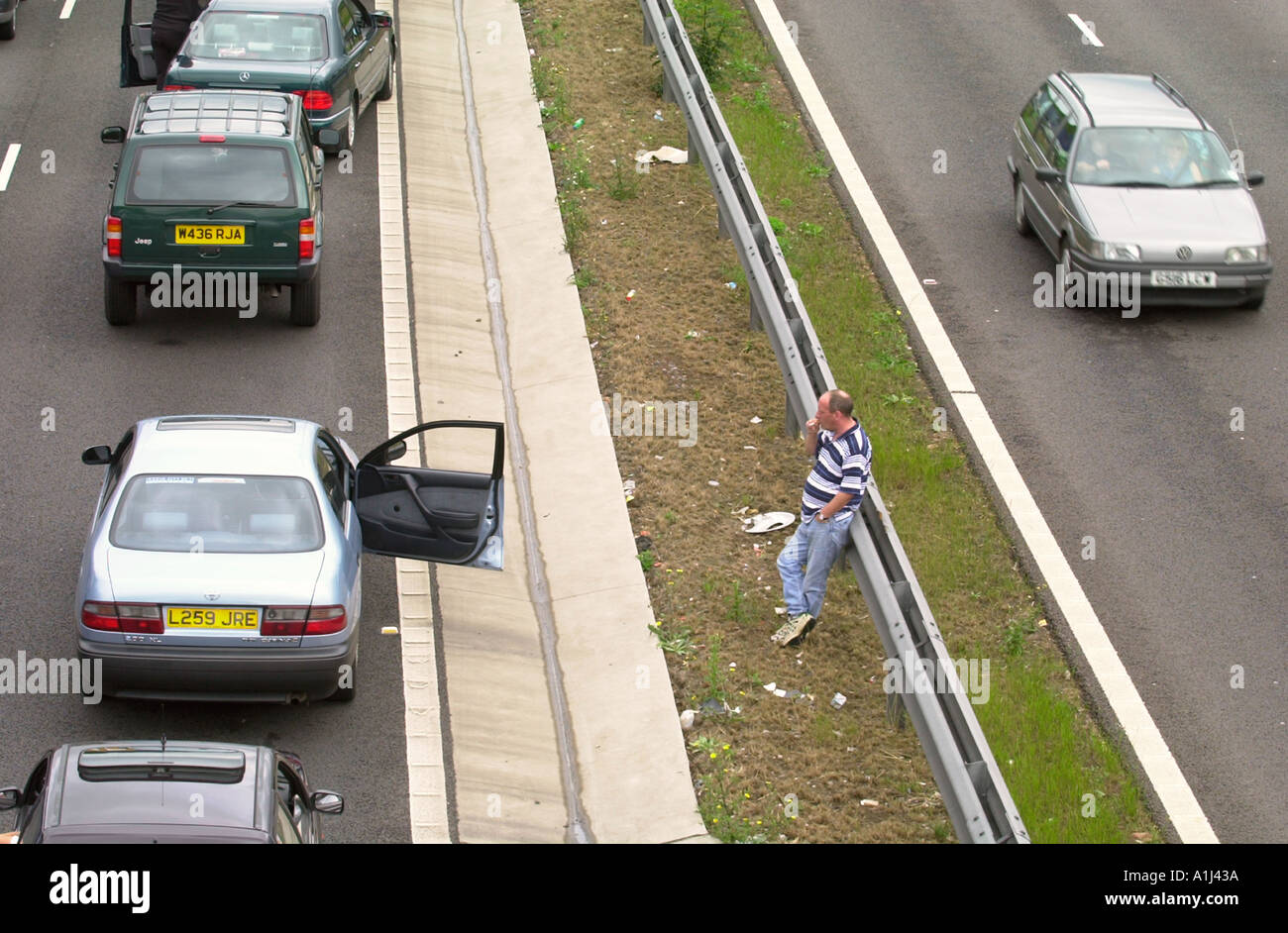 PASSENGERS GET OUT OF THEIR CARS IN HOLIDAY TRAFFIC STUCK ON THE M5 NEAR BRISTOL UK Stock Photo