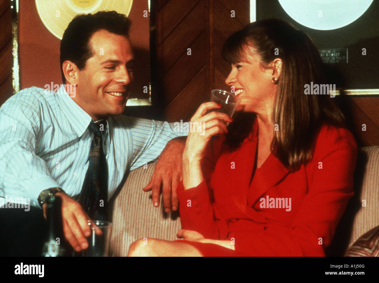 свидание вслепую 2005. свидание в слепую злодейки слишком. свидание вслепую картинки. свидание в слепую злодейки слишком. брюс уиллис свидание вслепую.