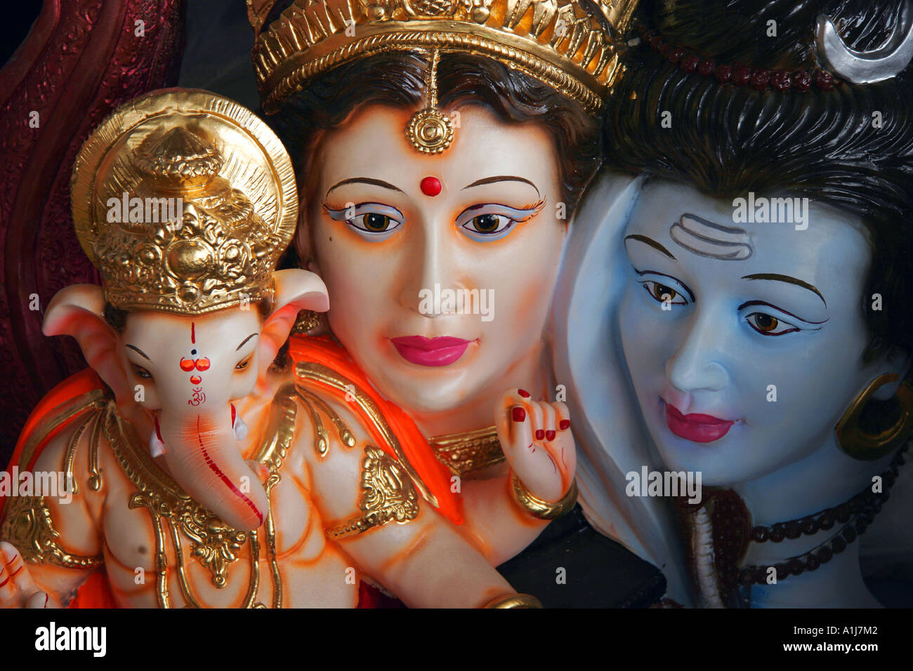 SSK76327 Ganesh God of good luck with father and mother Lord Shiva and